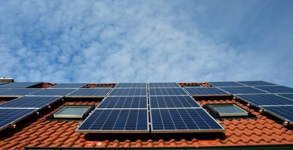 Solar Panel Cleaning – Avoid These 3 Mistakes